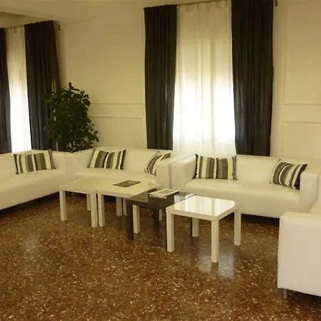 Amici Hotel 3*