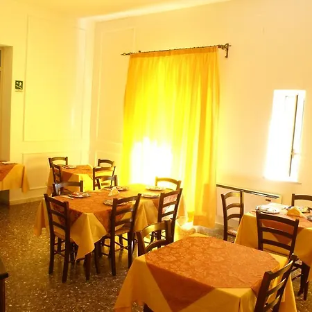 Amici Hotel 3*